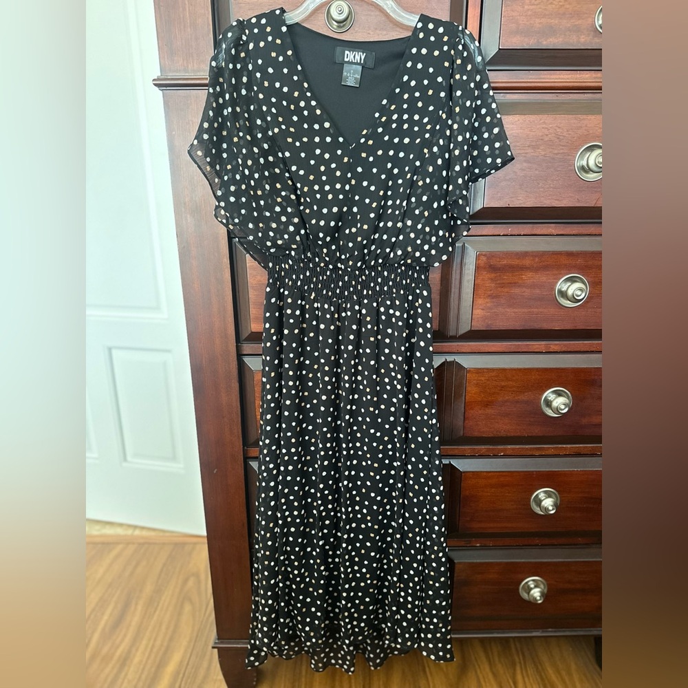 DKNY Sz 8 Black with Tan Dots Butterfly Sleeves Midi Dress Elegant Casual Chic